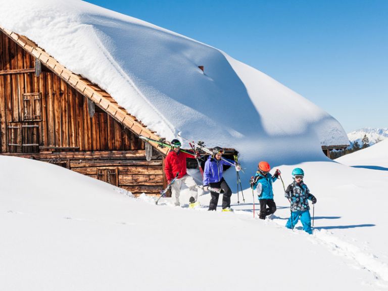 Skiurlaub von der Hütte auf die Piste