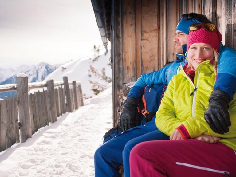 Romantischer Urlaub auf der Skihütte