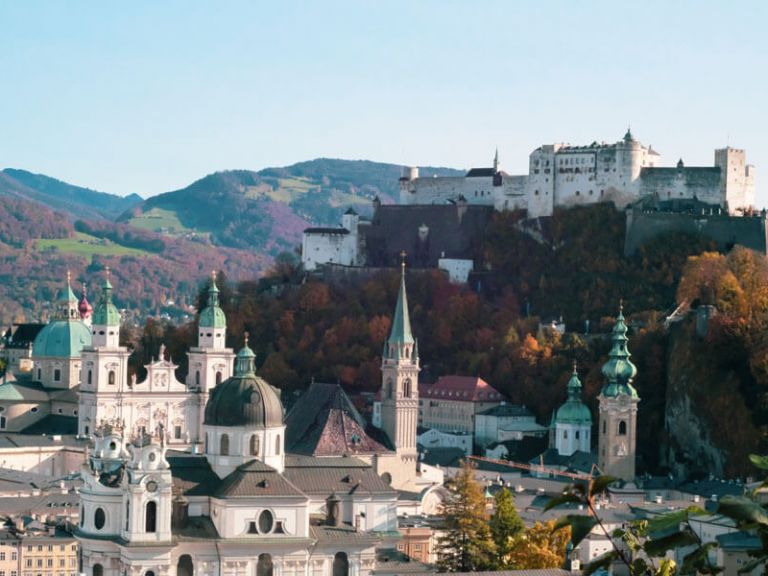 Stadt Salzburg mit Blick auf Festung