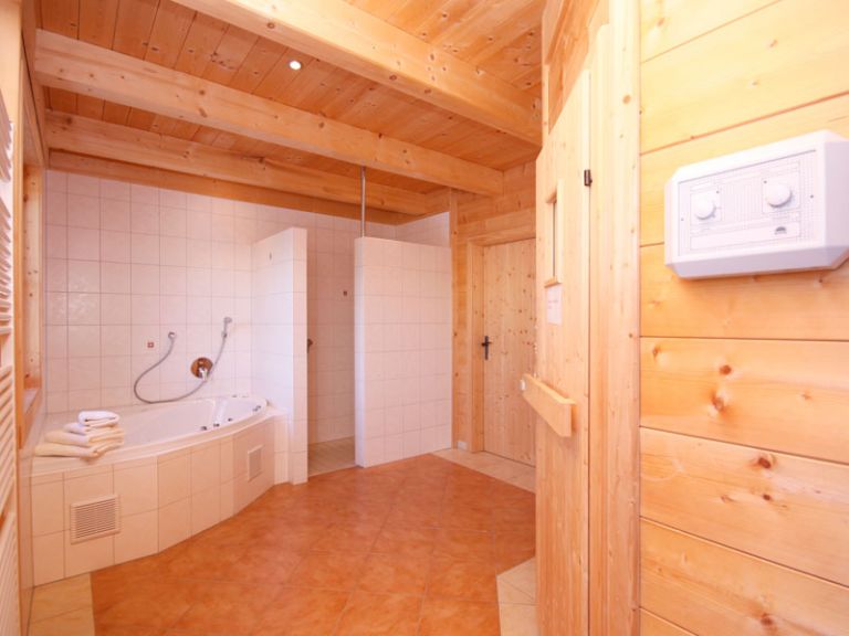 Chalet mit Whirlpool im Skigebiet
