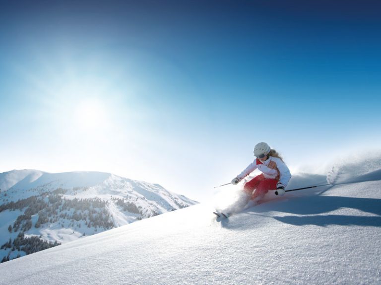 Skifahrerin im Skigebiet Ski amadè